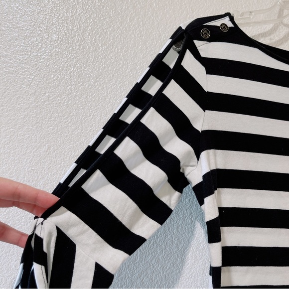 Academia Black Striped Top 🔲⚜️🤍 - Picture 6 of 7